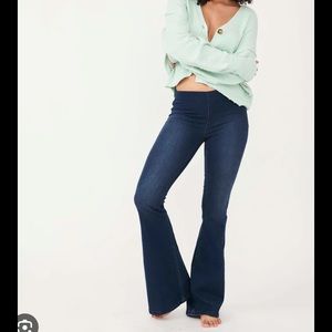 Free People Penny Pull-on Flare Dark Wash size 26